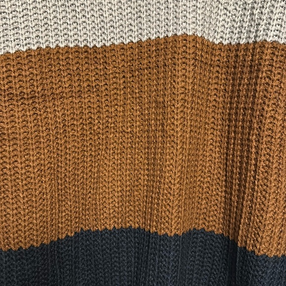 NWT Womens oversized Colorblock sweater *M* - Picture 3 of 4